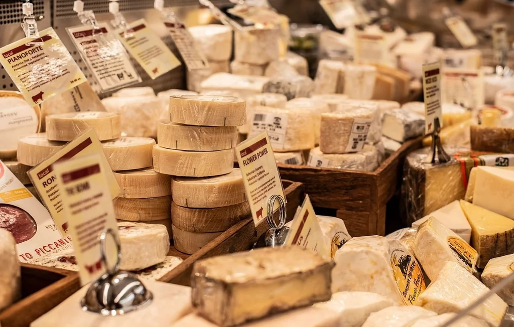 Italie : il grignotait les fromages au supermarché sans payer