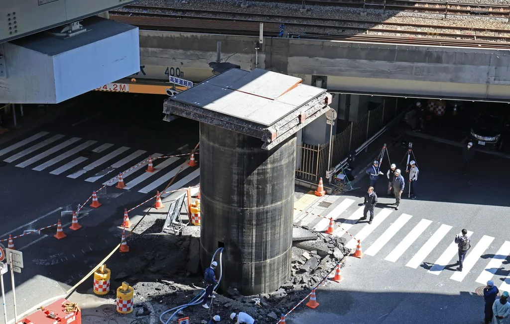 Japon : un mystérieux cylindre géant surgit du sol à Osaka