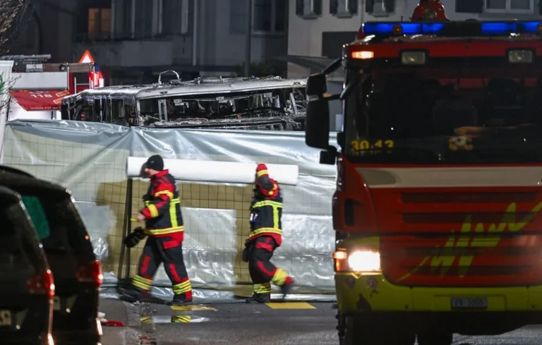 Suisse : l&rsquo;incendie d&rsquo;un autocar fait 6 morts et 5 blessés graves