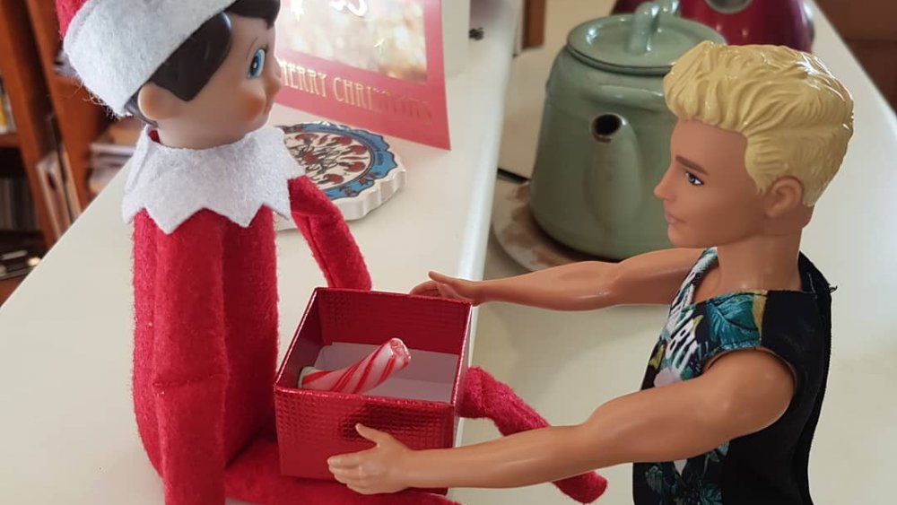 Elf on the Shelf - The old ball and cane