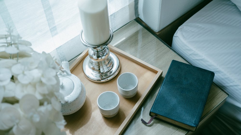 Trois fondateurs discutant