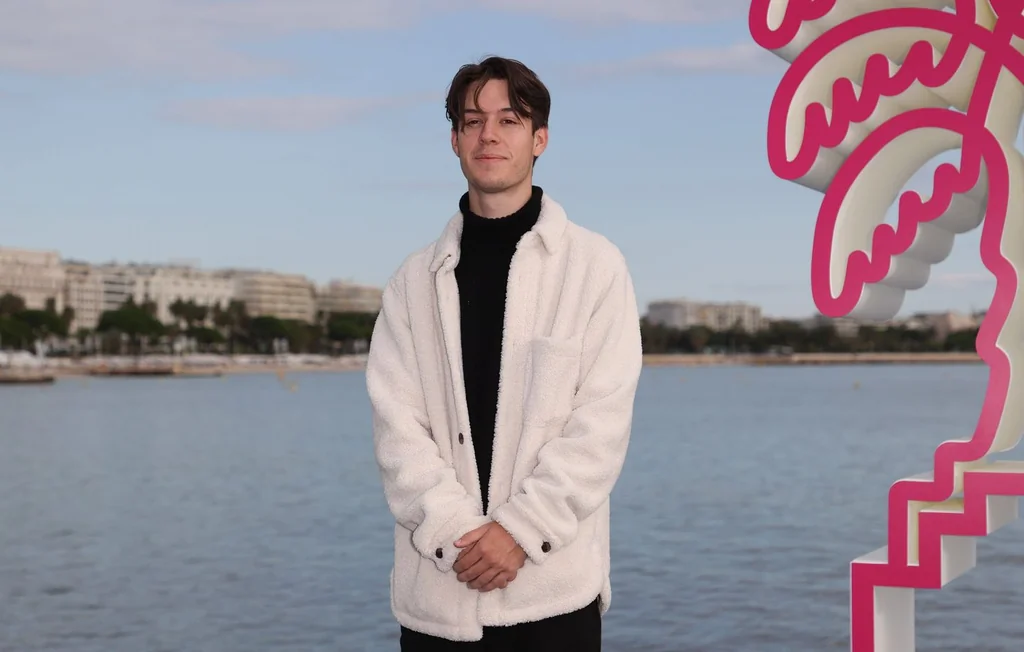 Le youtubeur SEB dévoile Backpack : son retour musical indépendant