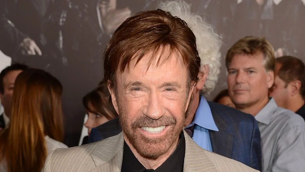 Chuck Norris : Combien de ceintures noires possède-t-il ?