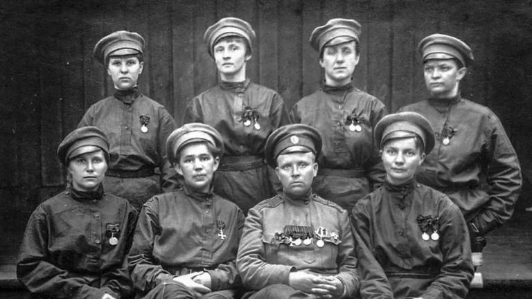 L&rsquo;Histoire Oubliée du Bataillon de Mortalité Féminin de Russie