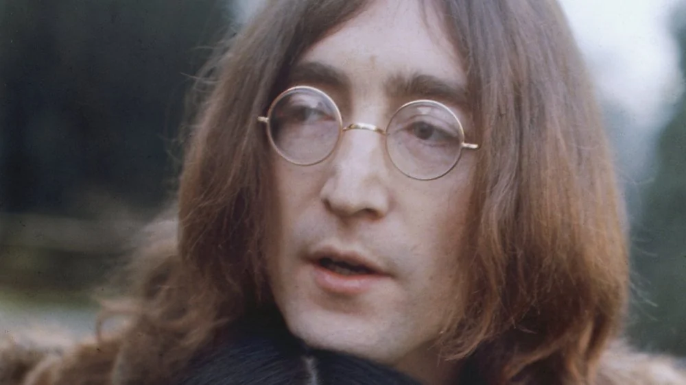 La Tragédie de John Lennon : Une Vie Chaotique Révélée