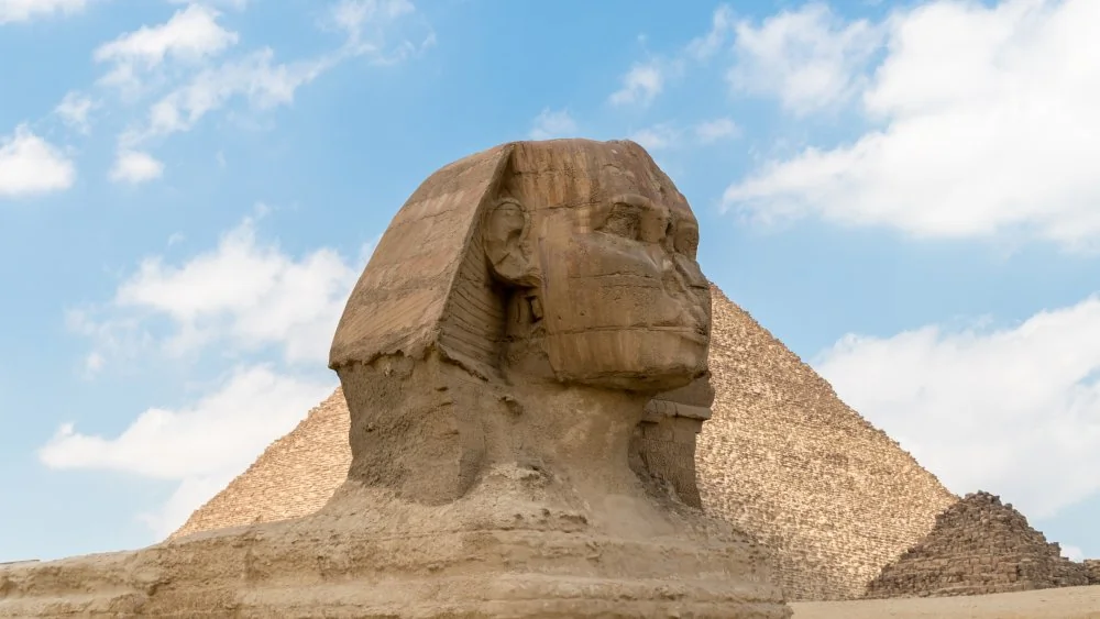 Le Dernier Pharaon Égyptien : Nectanebo II ou Cléopâtre ?