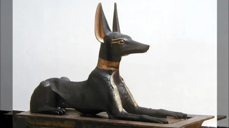 Les Chiens Sacrés de l&rsquo;Égypte Ancienne : Mystères Révélés