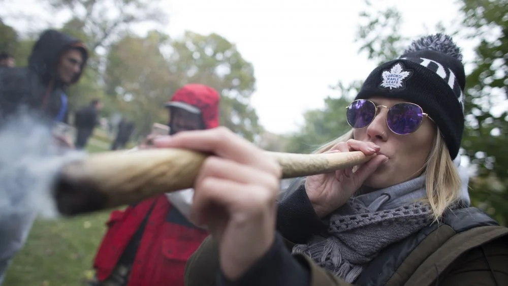 Les bars à cannabis, tendance des fêtes au bureau aux USA