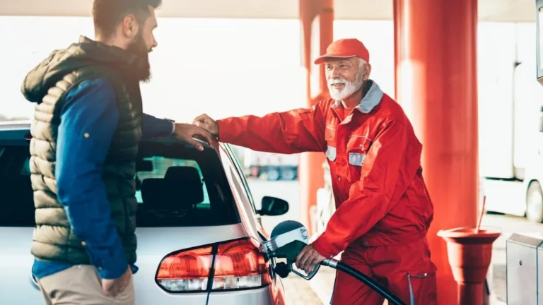 Pourquoi Pomper Votre Propre Essence Est Interdit Dans Certains États