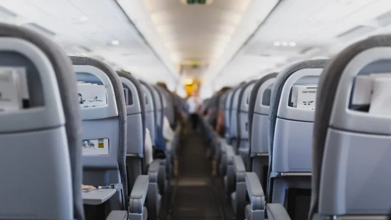 Que signifient vraiment les triangles dans les avions ?