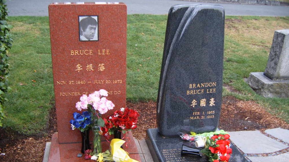Graves of Brandon Lee and Bruce Lee