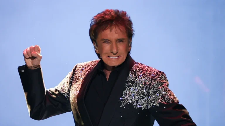 Barry Manilow : l&rsquo;histoire méconnue du jingle Band-Aid