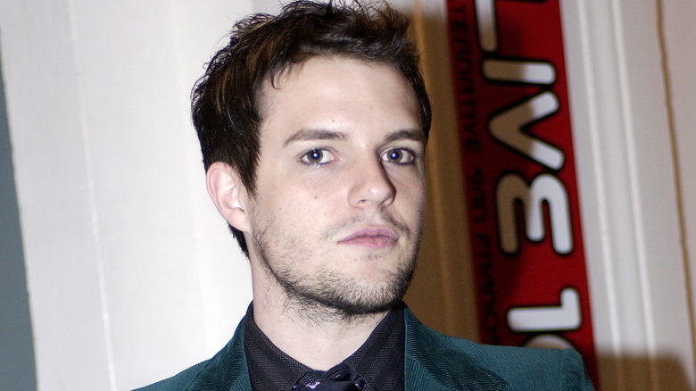 Brandon Flowers regardant la caméra