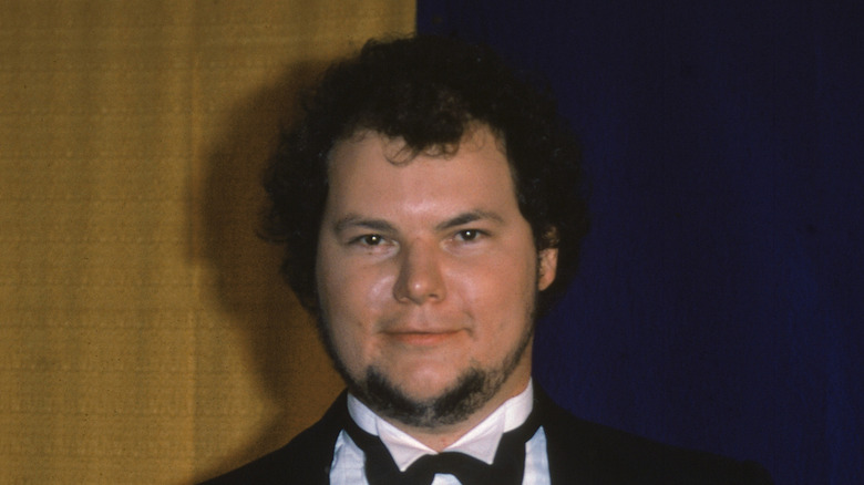 Christopher Cross fixant l'objectif lors des Grammy Awards de 1981