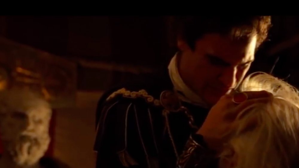 Commodus kills Marcus Aurileus