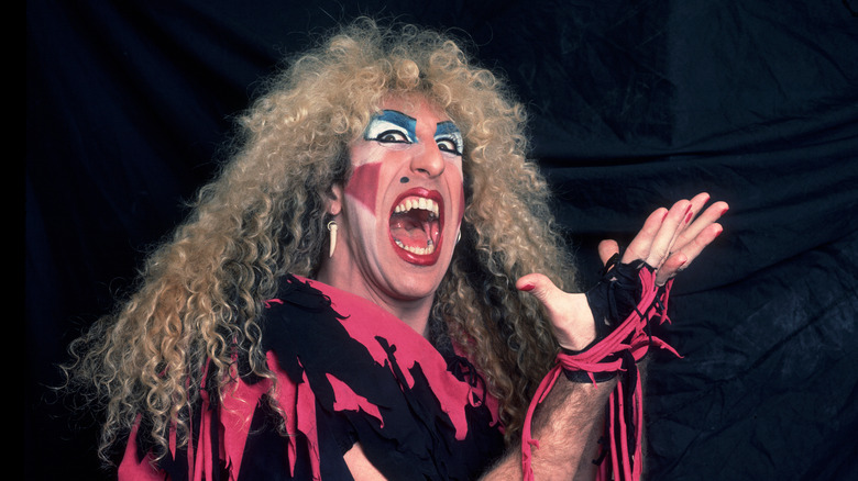 Dee Snider portant du maquillage de scène à la tête de Twisted Sister