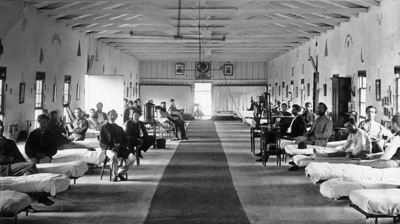 Civil War soldiers laying hospital beds