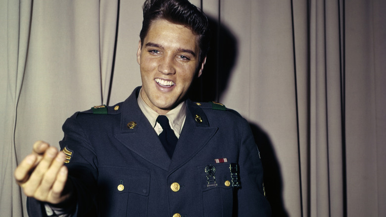 Elvis Presley en uniforme militaire
