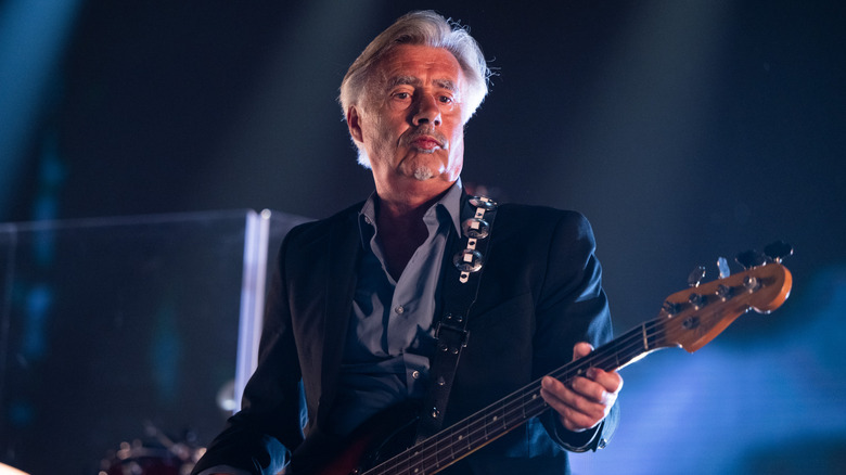 Glen Matlock se produisant avec Blondie à Coachella en 2023