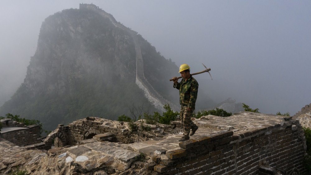 Grande Muraille de Chine avec un ouvrier de chantier