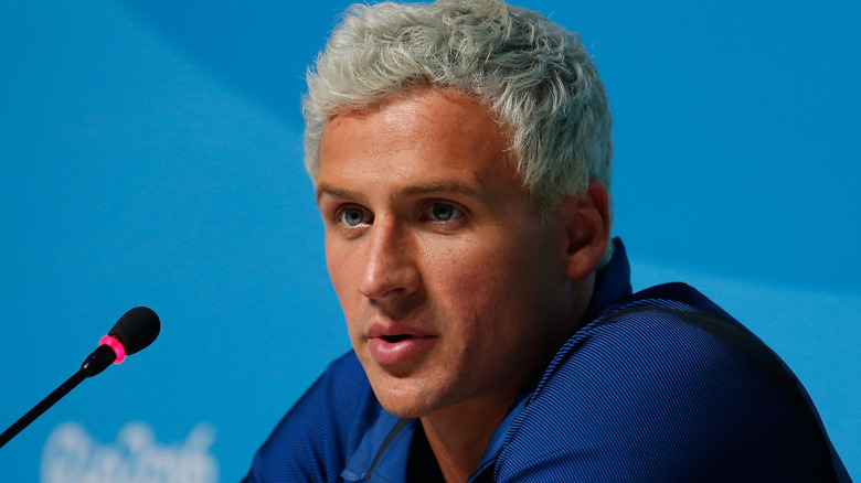 Ryan Lochte en conférence de presse lors des Jeux olympiques de 2016 à Rio de Janeiro