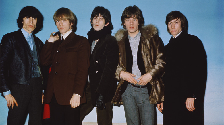 Les Rolling Stones posant pour une photo en 1964