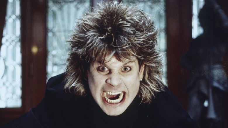 Ozzy Osbourne criant face à la caméra