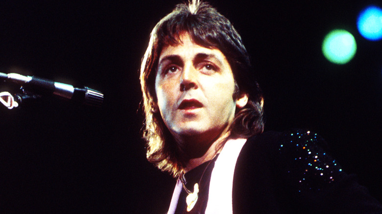 Paul McCartney sur scène dans les années 1970