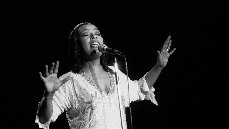 Roberta Flack souriante dans les années 70