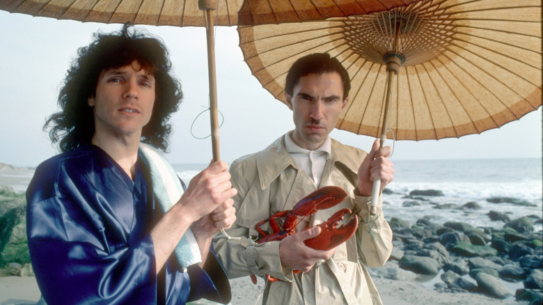 Ron et Russell Mael du groupe Sparks sur la plage