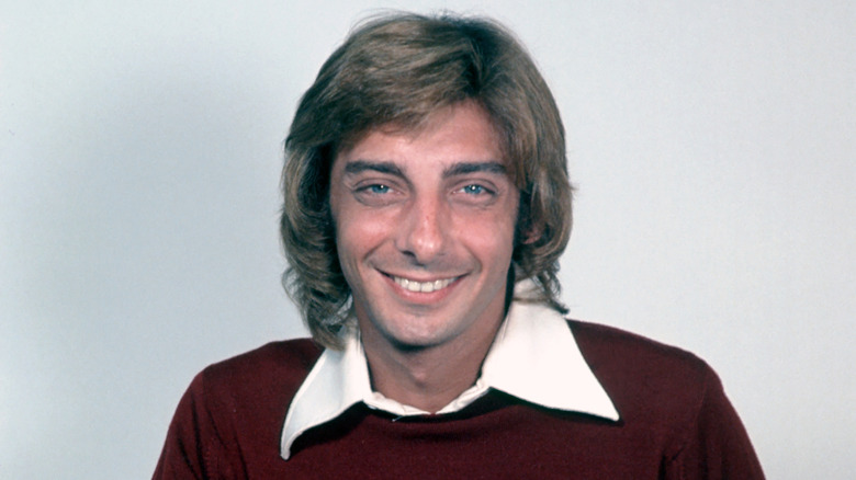 Barry Manilow souriant dans les années 1970