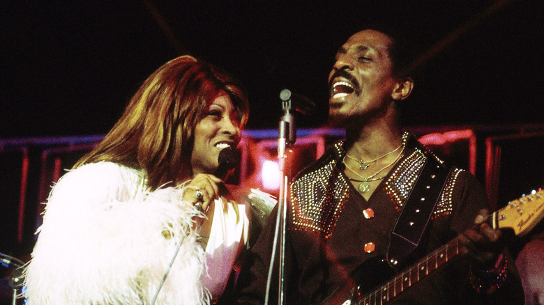 Tina et Ike Turner sur scène