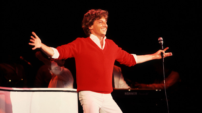 Barry Manilow sur scène en 1982