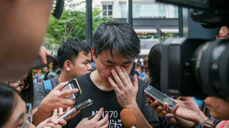 Citoyen chinois en pleurs lors d'une interview