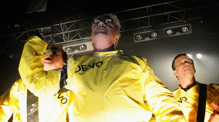 Pourquoi la reprise de « Satisfaction » par Devo surpasse l&rsquo;original