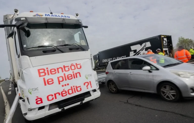 Prix du carburant : les transporteurs manifestent à Toulouse et Fréjus