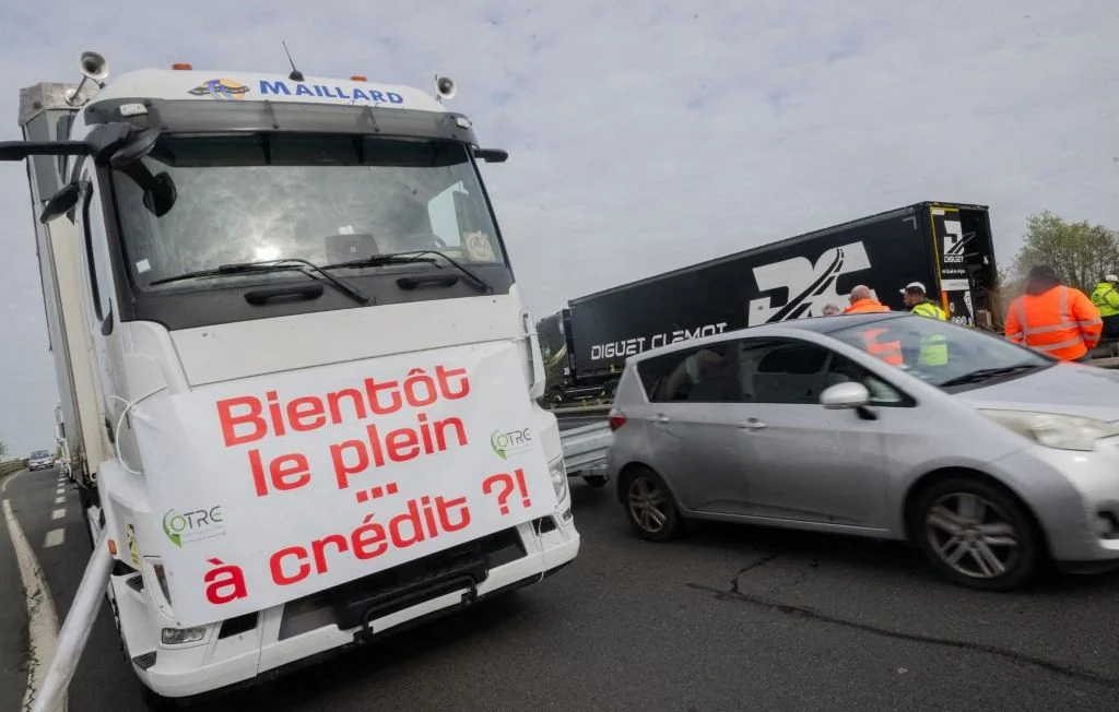 Prix du carburant : les transporteurs manifestent à Toulouse et Fréjus
