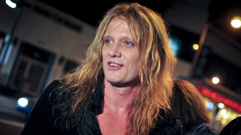 Sebastian Bach souriant