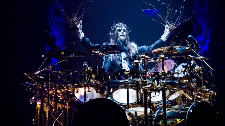 Joey Jordison à la batterie