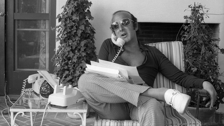 Clive Davis au téléphone