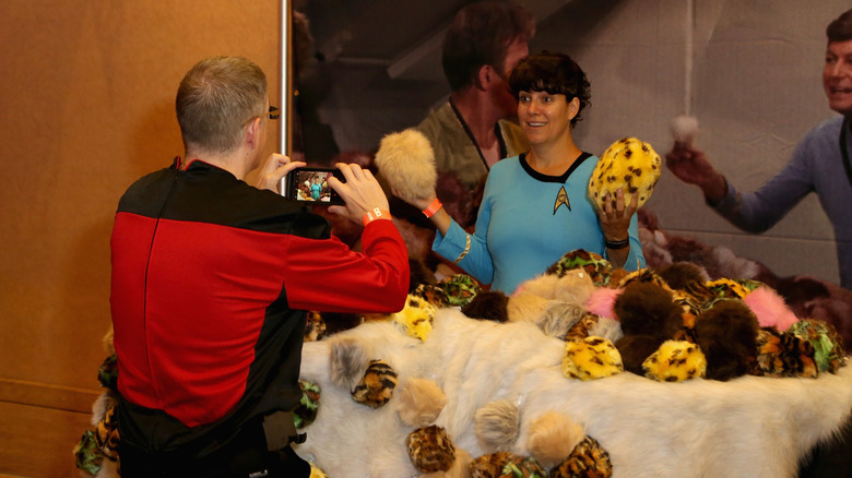 Fans avec des accessoires de Tribbles