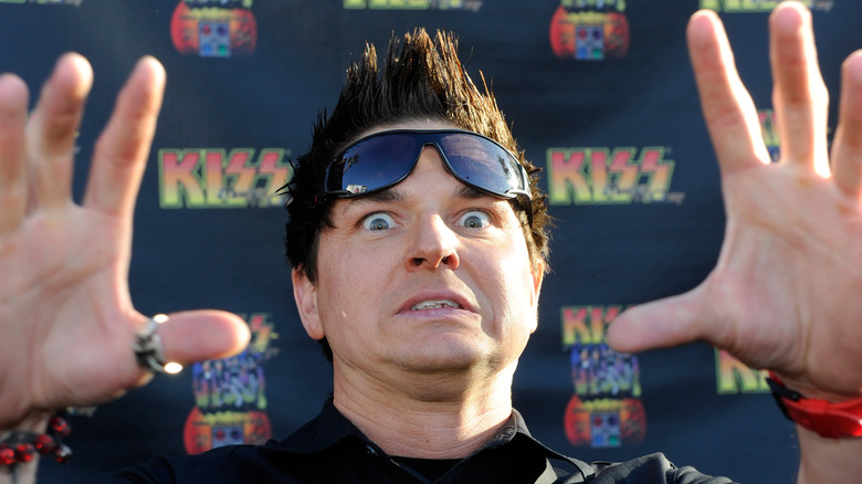 Zak Bagans posant pour des photos