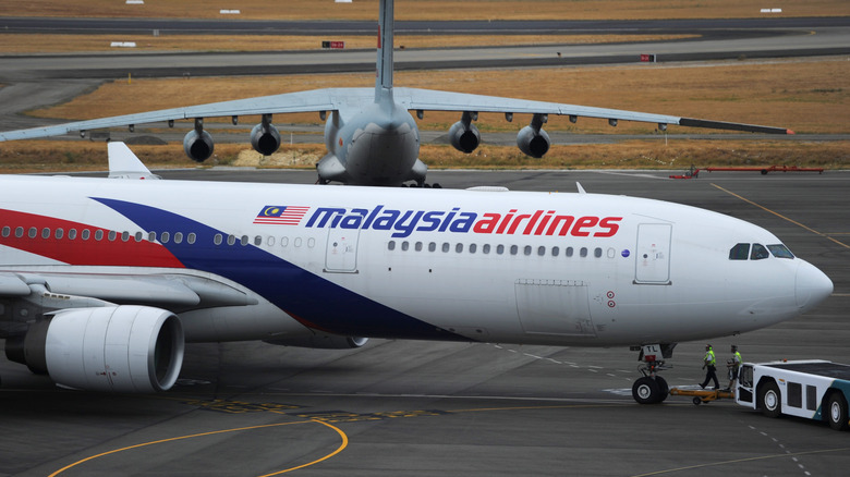 Avion de Malaysia Airlines sur le tarmac