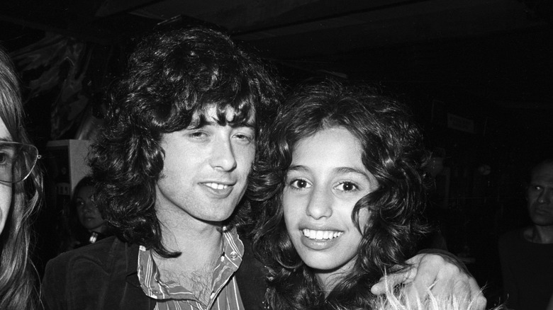 Jimmy Page et Lori Maddox souriants