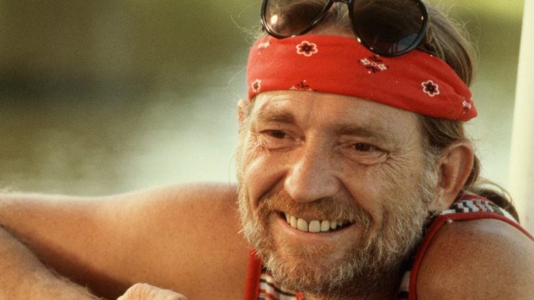 Willie Nelson souriant dans les années 70
