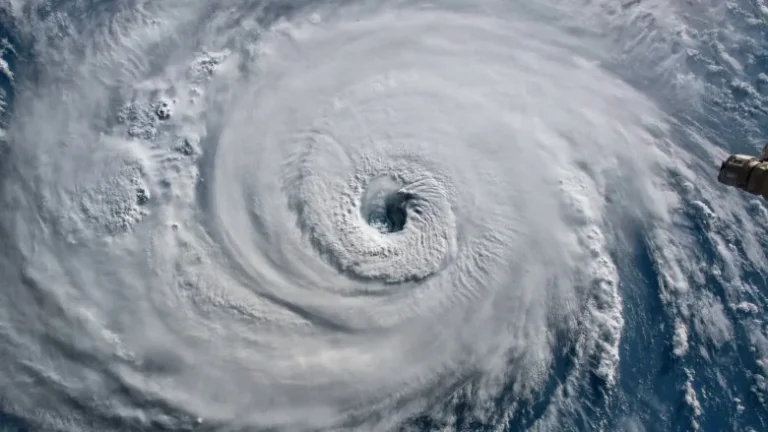 Cyclone vs Ouragan : Quelle est la Différence ?