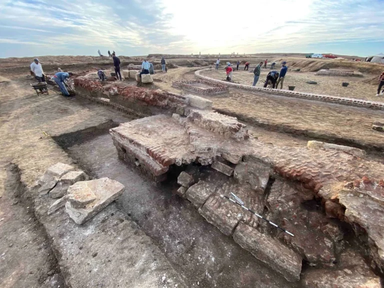 Péluse: ce que révèle vraiment le temple de l’eau découvert dans le Sinaï