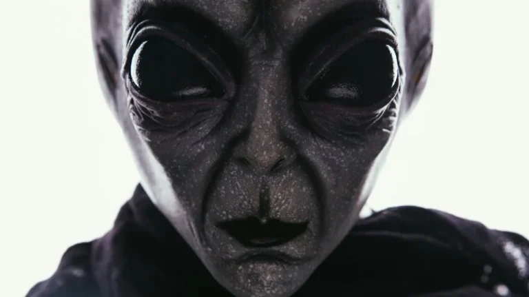 Que pensent vraiment les archéologues des aliens anciens ?