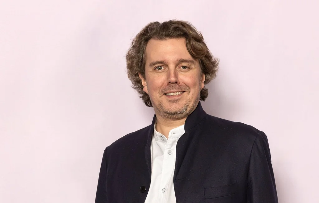 Alex Vizorek : maître de cérémonie des Molières et passionné d'art