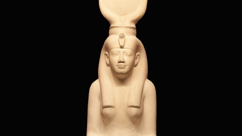 Statue de femme de l'Égypte ancienne